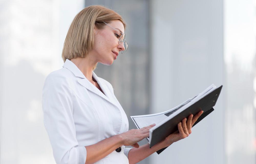 Как получить квалификационную категорию врачам и медсестрам: разбор и требования в 2026 году