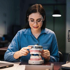 Дентальная имплантация и протезирование зубов на имплантах- 144 ч.